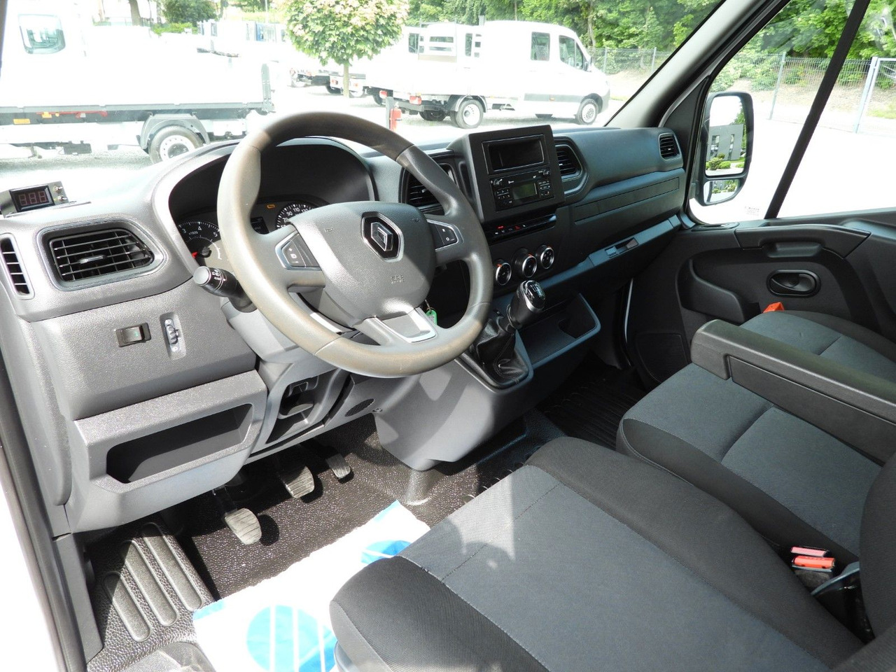 Renault MASTER PRITSCHE PLANE 10 PALETTEN WEBASTO A/C - Тентованный фургон: фото 2 Renault MASTER PRITSCHE PLANE 10 PALETTEN WEBASTO A/C - Тентованный фургон: фото 2