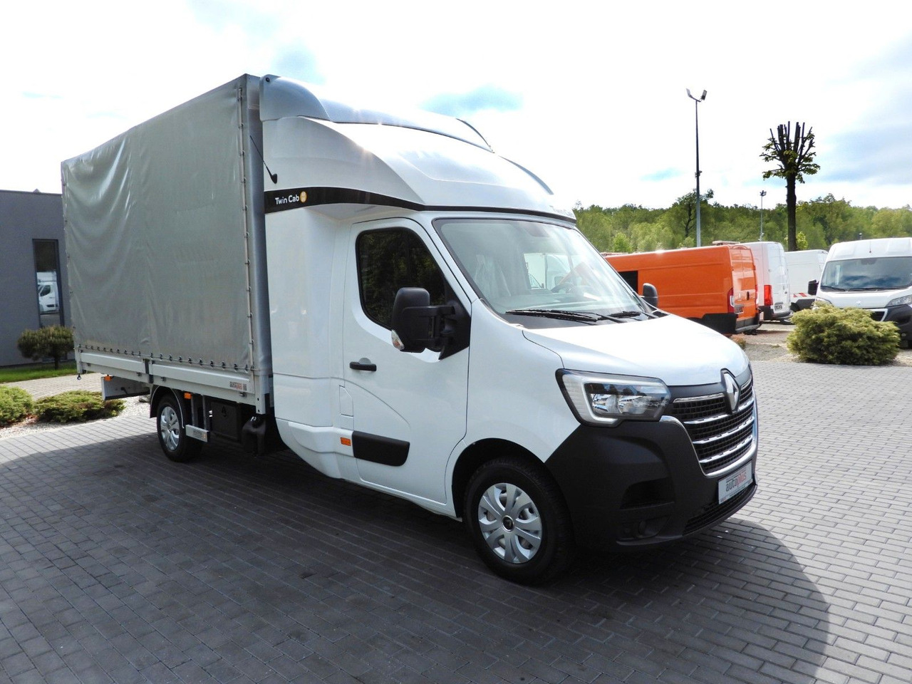 Renault MASTER PRITSCHE PLANE 8 PALETTEN TEMPOMAT A/C - Тентованный фургон, Грузопассажирский фургон: фото 4 Renault MASTER PRITSCHE PLANE 8 PALETTEN TEMPOMAT A/C - Тентованный фургон, Грузопассажирский фургон: фото 4
