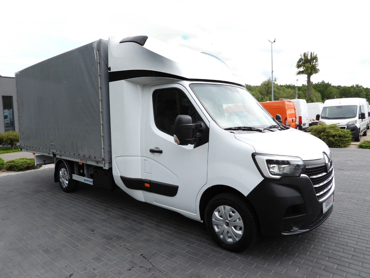 Renault MASTER PRITSCHE PLANE 8 PALETTEN WEBASTO A/C - Тентованный фургон, Грузопассажирский фургон: фото 4 Renault MASTER PRITSCHE PLANE 8 PALETTEN WEBASTO A/C - Тентованный фургон, Грузопассажирский фургон: фото 4