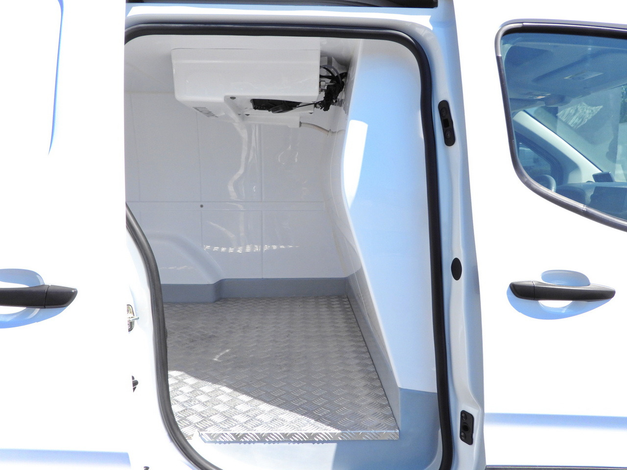 Фургон-рефрижератор TOYOTA PROACE CITY  REFRIGERATOR VAN -15*C POWER SUPPLY 230V CRUISE CONTROL AIR CONDITIONING  100HP: фото 23