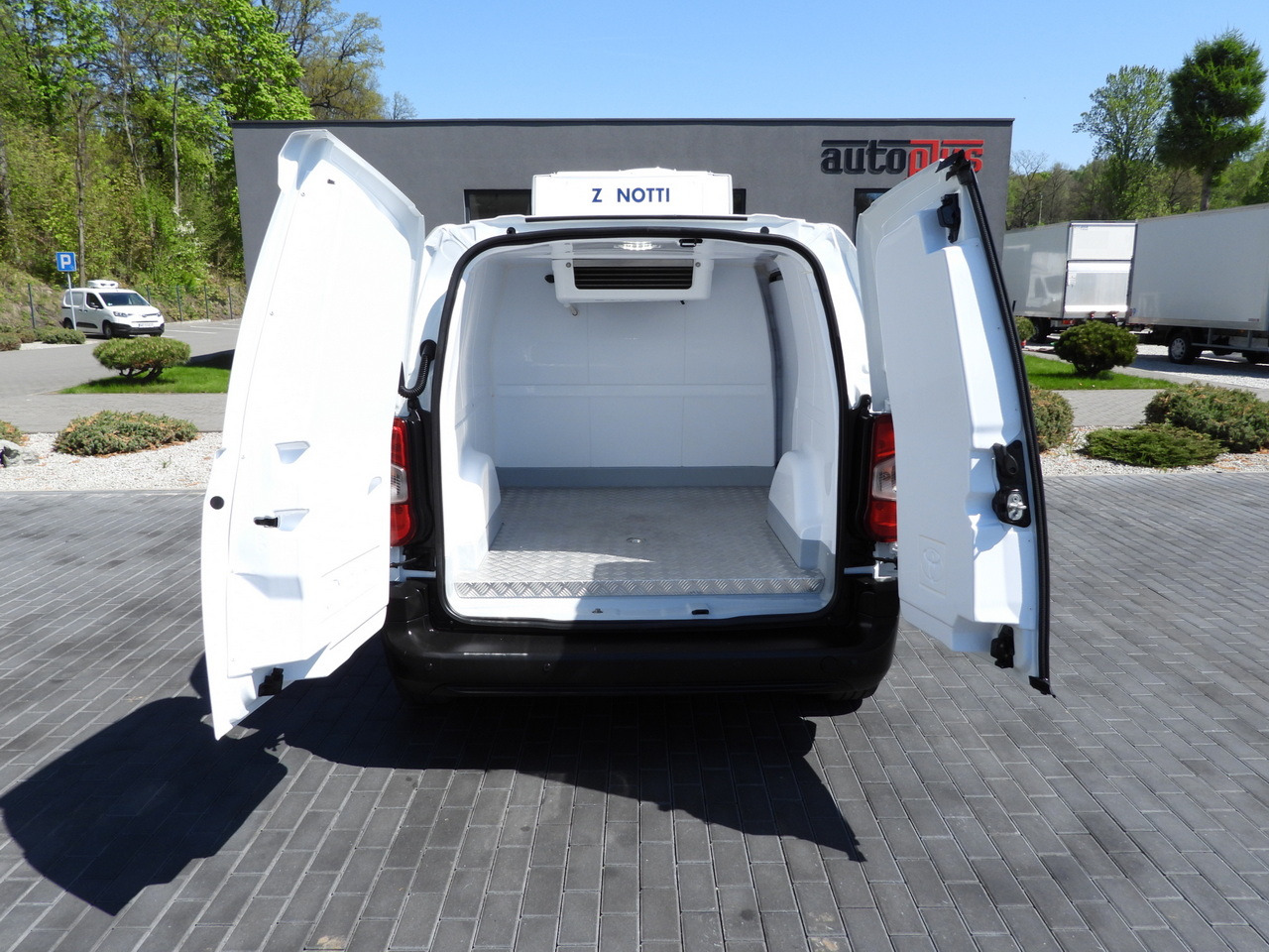 Фургон-рефрижератор TOYOTA PROACE CITY  REFRIGERATOR VAN -15*C POWER SUPPLY 230V CRUISE CONTROL AIR CONDITIONING  100HP: фото 12