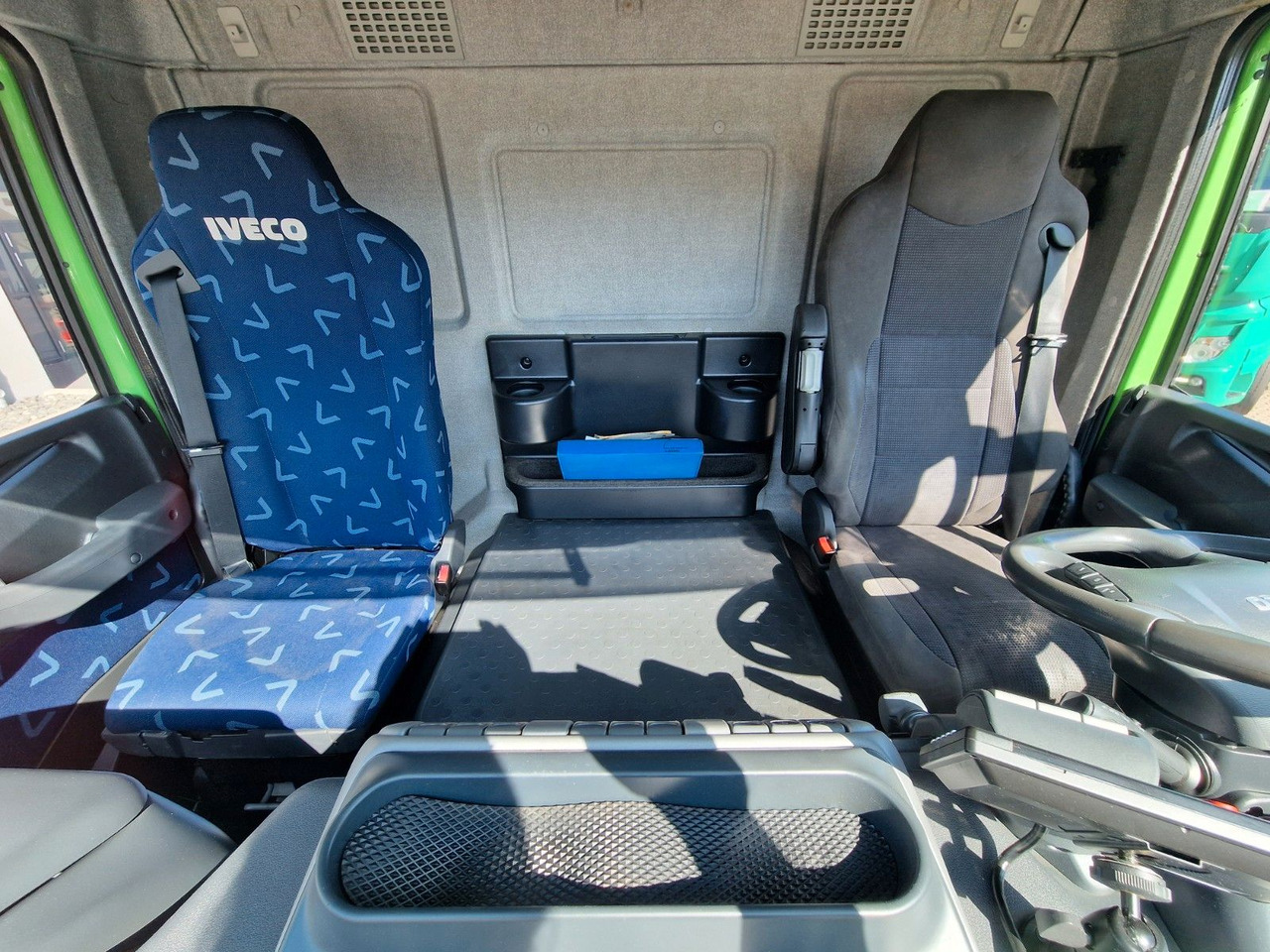 Грузовик с закрытым кузовом Iveco Stralis 360 / Ladebordwand: фото 21
