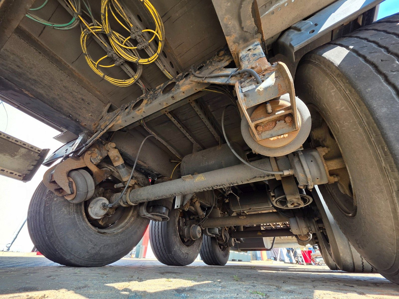 Тентованный полуприцеп Krone SD / Liftachse / EDSCHA: фото 21 Тентованный полуприцеп Krone SD / Liftachse / EDSCHA: фото 21