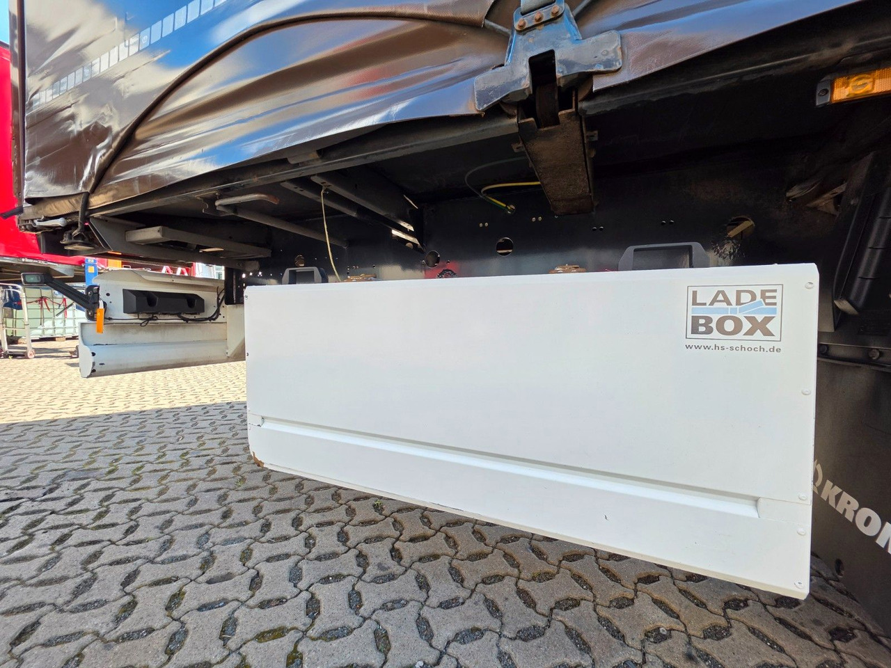 Тентованный полуприцеп Krone SD / Liftachse / EDSCHA: фото 17 Тентованный полуприцеп Krone SD / Liftachse / EDSCHA: фото 17