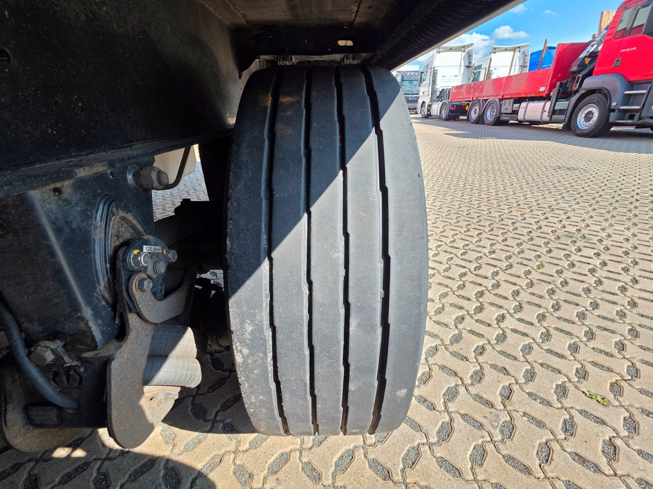 Тентованный полуприцеп Krone SD / Liftachse / EDSCHA: фото 26 Тентованный полуприцеп Krone SD / Liftachse / EDSCHA: фото 26