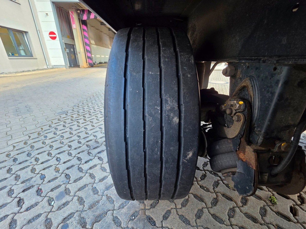 Тентованный полуприцеп Krone SD / Liftachse / EDSCHA: фото 30 Тентованный полуприцеп Krone SD / Liftachse / EDSCHA: фото 30