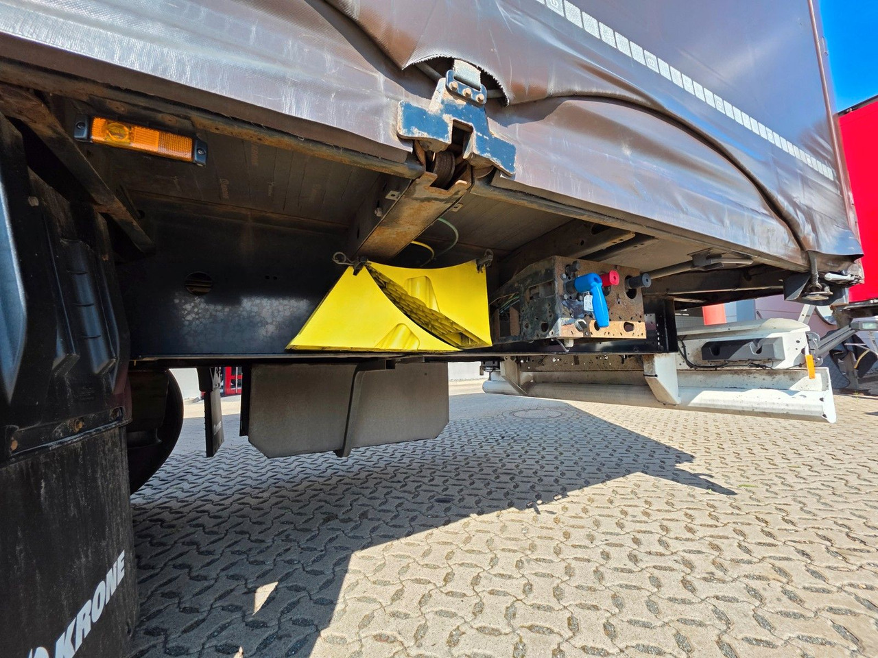 Тентованный полуприцеп Krone SD / Liftachse / EDSCHA: фото 18 Тентованный полуприцеп Krone SD / Liftachse / EDSCHA: фото 18