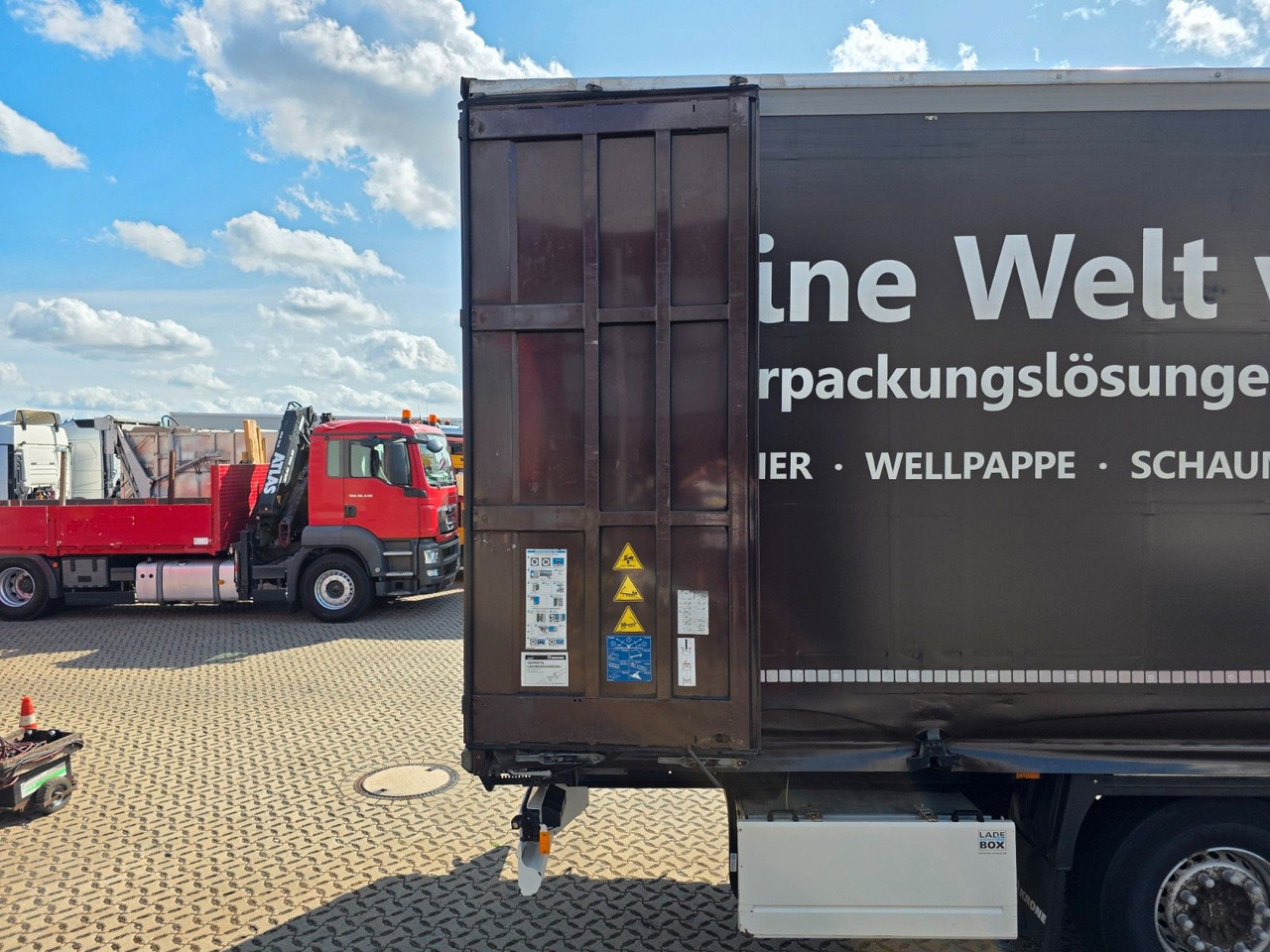 Тентованный полуприцеп Krone SD / Liftachse / EDSCHA: фото 15 Тентованный полуприцеп Krone SD / Liftachse / EDSCHA: фото 15