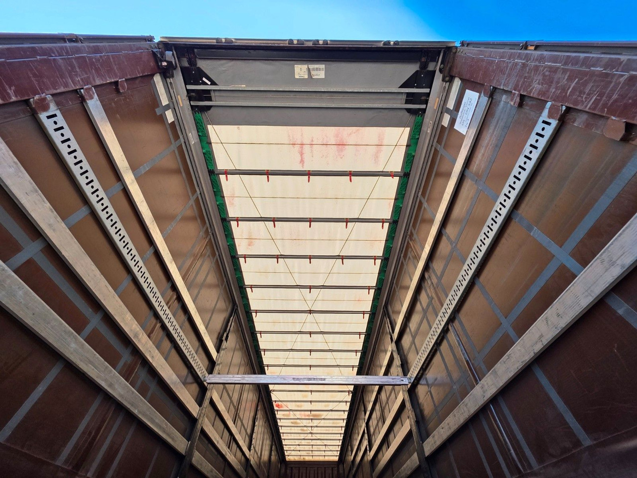 Тентованный полуприцеп Krone SD / Liftachse / EDSCHA: фото 11 Тентованный полуприцеп Krone SD / Liftachse / EDSCHA: фото 11