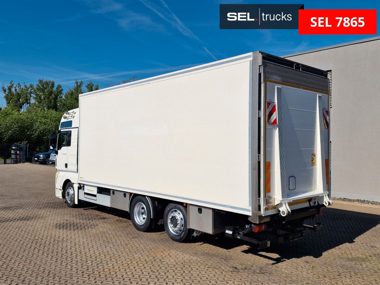 MAN TGX 24.400 6X2-2 LL-U / Intarder / Ldbw / Konvek - Грузовик с закрытым кузовом: фото 1 MAN TGX 24.400 6X2-2 LL-U / Intarder / Ldbw / Konvek - Грузовик с закрытым кузовом: фото 1