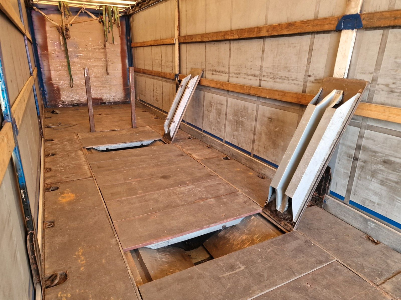 Тентованный полуприцеп Schmidt Hagen SPC/39/E/10,5 / Coilmulde / Lenk-Liftachse: фото 16 Тентованный полуприцеп Schmidt Hagen SPC/39/E/10,5 / Coilmulde / Lenk-Liftachse: фото 16