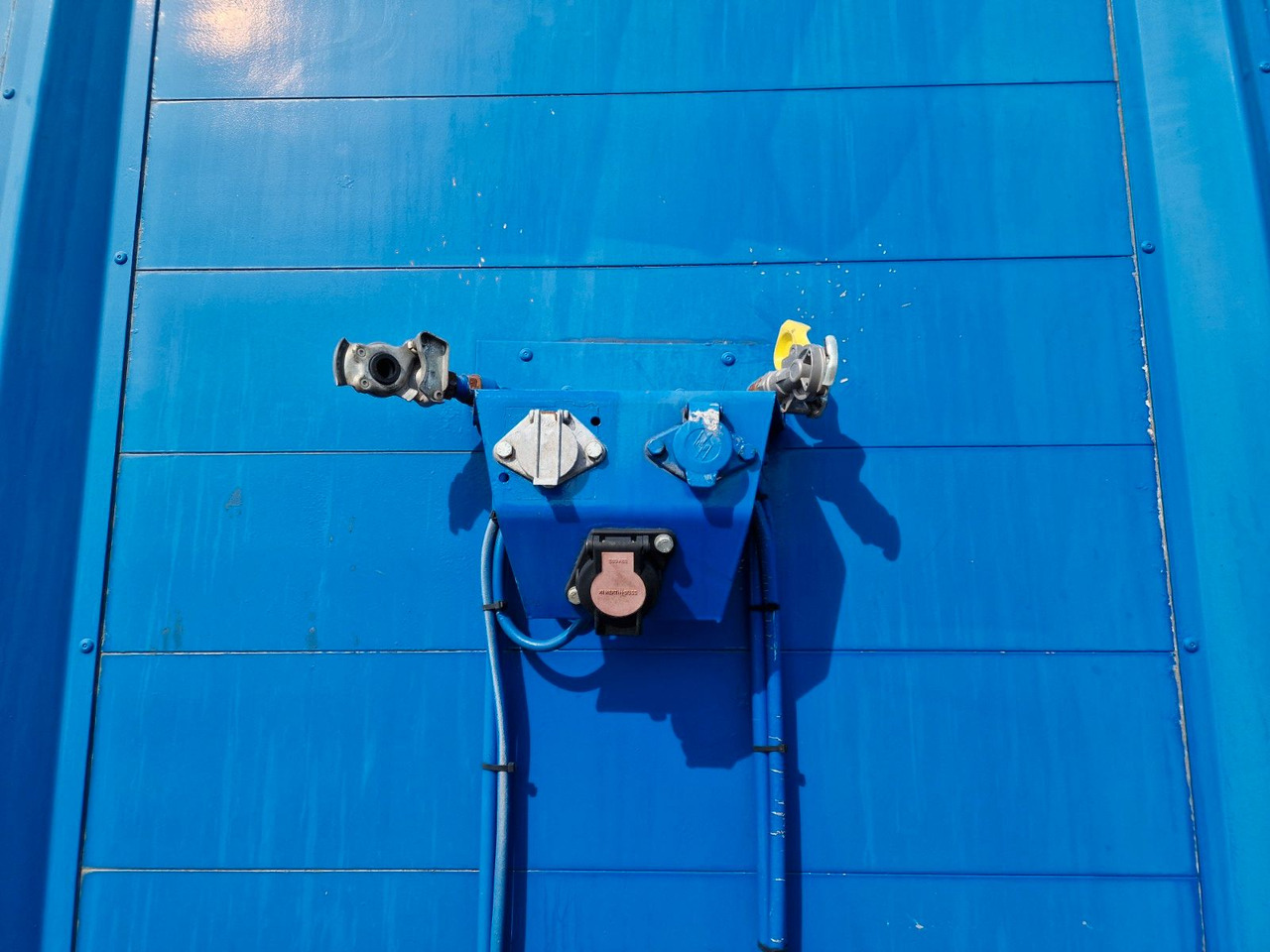 Тентованный полуприцеп Schmidt Hagen SPC/39/E/10,5 / Coilmulde / Lenk-Liftachse: фото 24 Тентованный полуприцеп Schmidt Hagen SPC/39/E/10,5 / Coilmulde / Lenk-Liftachse: фото 24