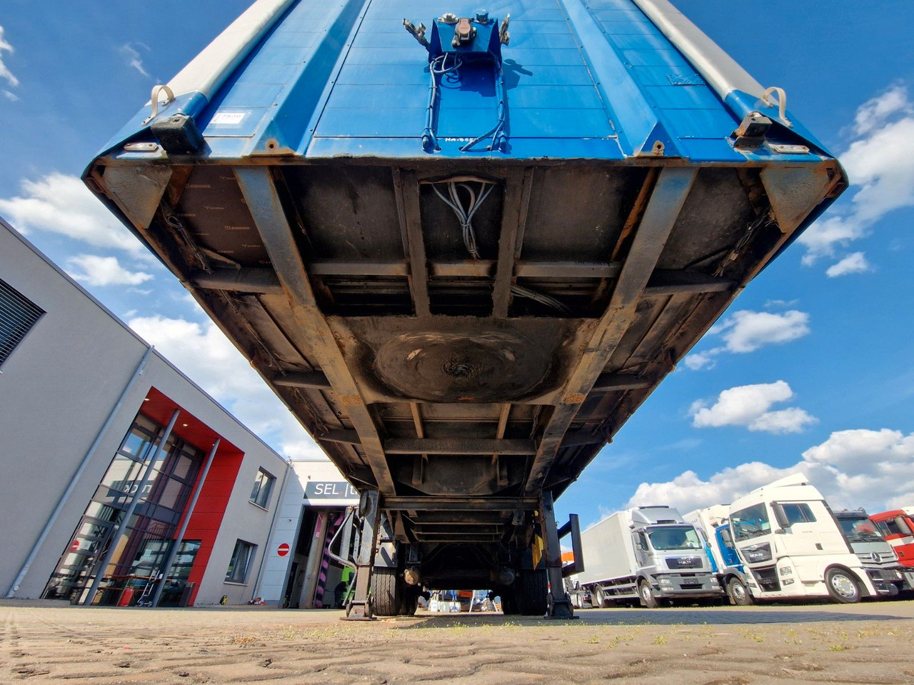 Тентованный полуприцеп Schmidt Hagen SPC/39/E/10,5 / Coilmulde / Lenk-Liftachse: фото 23 Тентованный полуприцеп Schmidt Hagen SPC/39/E/10,5 / Coilmulde / Lenk-Liftachse: фото 23