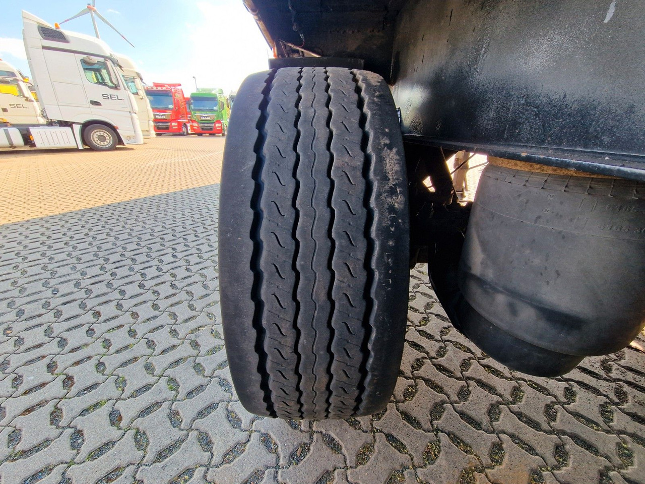 Тентованный полуприцеп Schmidt Hagen SPC/39/E/10,5 / Coilmulde / Lenk-Liftachse: фото 30 Тентованный полуприцеп Schmidt Hagen SPC/39/E/10,5 / Coilmulde / Lenk-Liftachse: фото 30