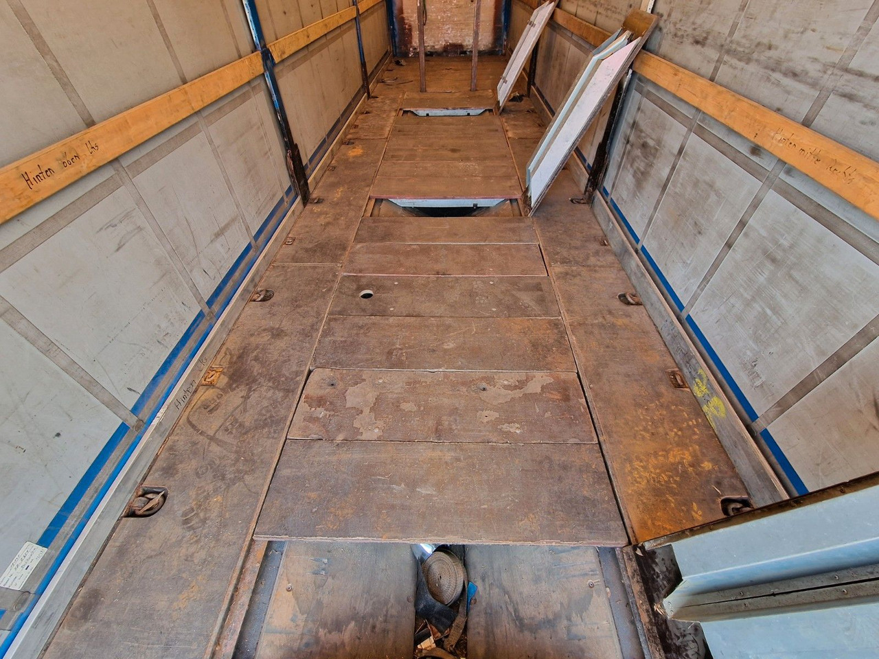 Тентованный полуприцеп Schmidt Hagen SPC/39/E/10,5 / Coilmulde / Lenk-Liftachse: фото 13 Тентованный полуприцеп Schmidt Hagen SPC/39/E/10,5 / Coilmulde / Lenk-Liftachse: фото 13