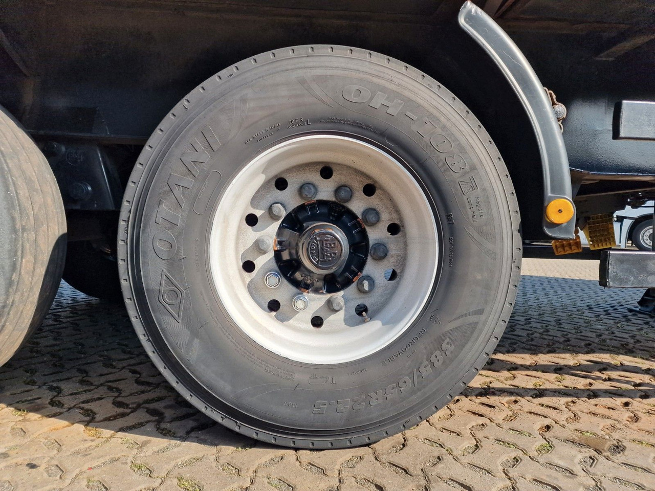 Тентованный полуприцеп Schmidt Hagen SPC/39/E/10,5 / Coilmulde / Lenk-Liftachse: фото 38 Тентованный полуприцеп Schmidt Hagen SPC/39/E/10,5 / Coilmulde / Lenk-Liftachse: фото 38