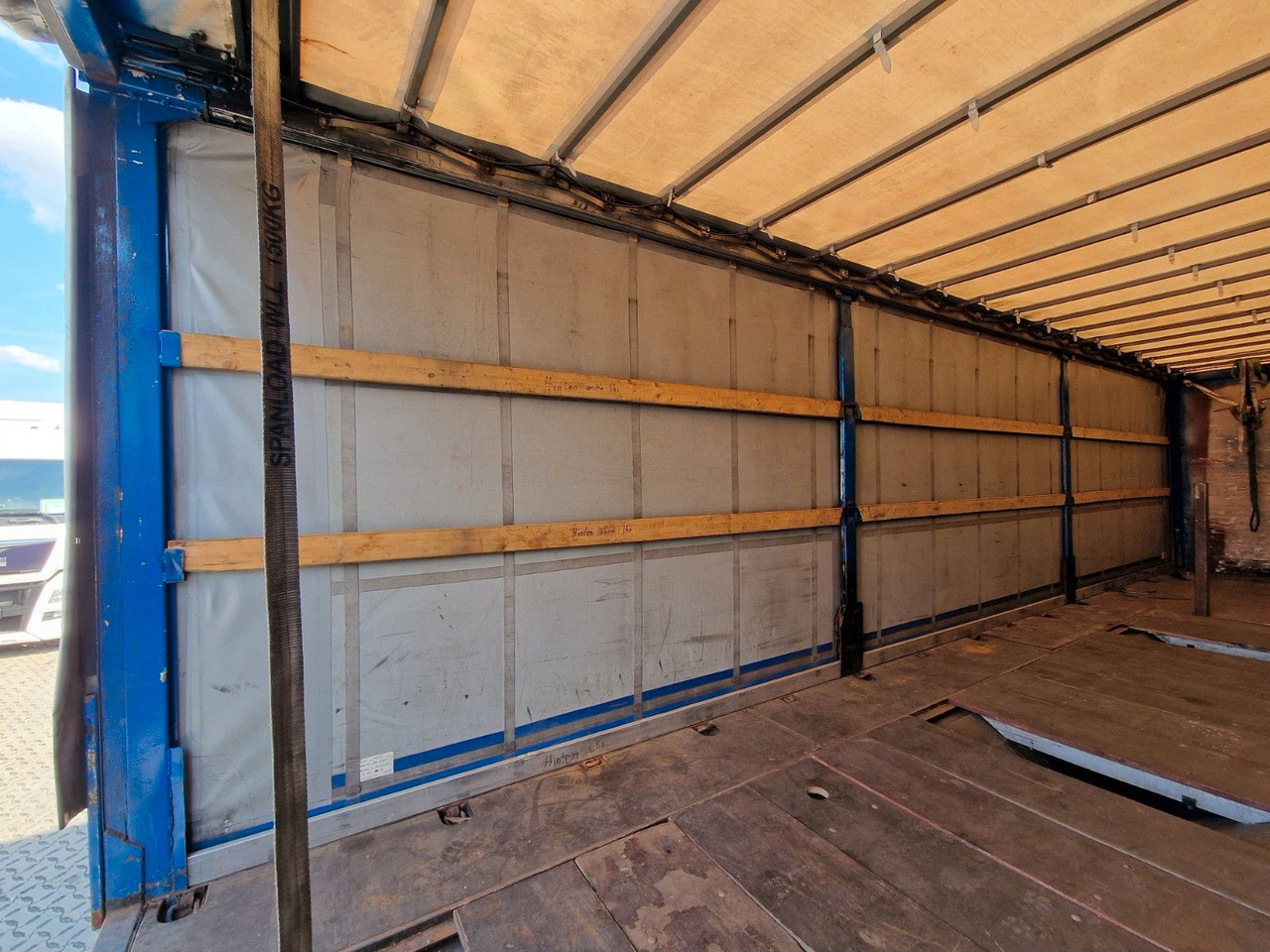 Тентованный полуприцеп Schmidt Hagen SPC/39/E/10,5 / Coilmulde / Lenk-Liftachse: фото 15 Тентованный полуприцеп Schmidt Hagen SPC/39/E/10,5 / Coilmulde / Lenk-Liftachse: фото 15