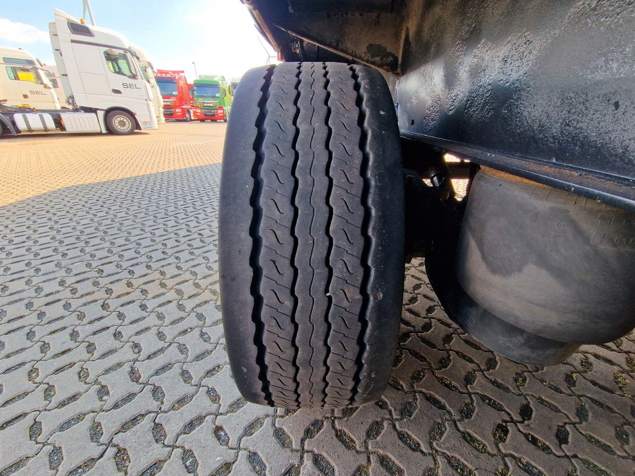 Тентованный полуприцеп Schmidt Hagen SPC/39/E/10,5 / Coilmulde / Lenk-Liftachse: фото 32 Тентованный полуприцеп Schmidt Hagen SPC/39/E/10,5 / Coilmulde / Lenk-Liftachse: фото 32