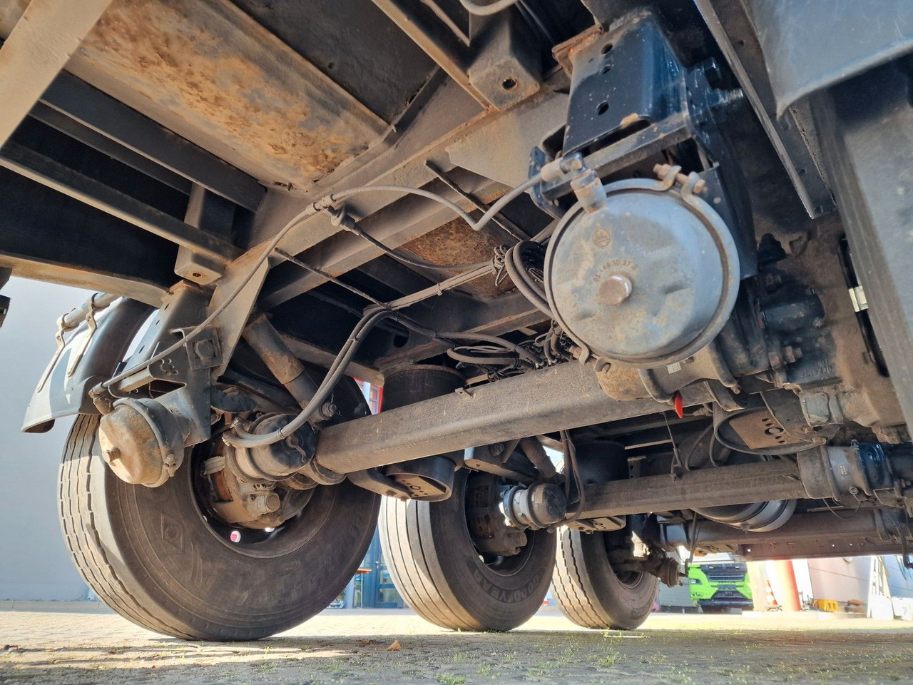 Тентованный полуприцеп Schmidt Hagen SPC/39/E/10,5 / Coilmulde / Lenk-Liftachse: фото 26 Тентованный полуприцеп Schmidt Hagen SPC/39/E/10,5 / Coilmulde / Lenk-Liftachse: фото 26