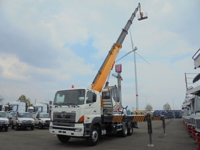 Hino 700 6X4 - Грузовик с подъемником: фото 1 Hino 700 6X4 - Грузовик с подъемником: фото 1