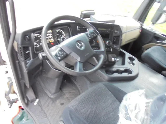 Фото интерьера 1: Автовоз Mercedes-Benz Actros 2340 6X2 EUR 6