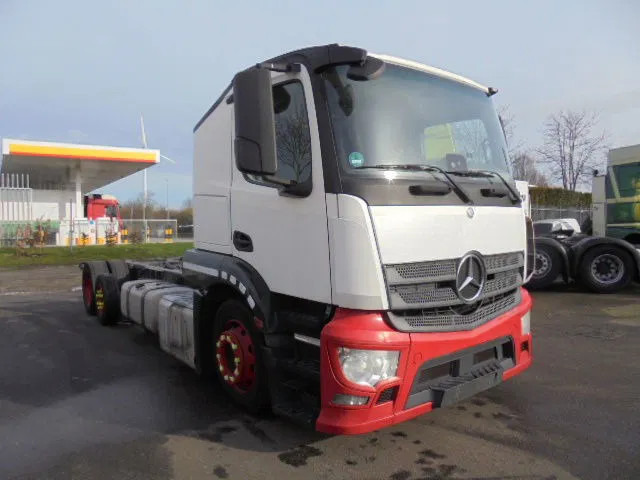 Mercedes-Benz Actros 2340 6X2 EUR 6 - Грузовик-шасси: фото 3 Mercedes-Benz Actros 2340 6X2 EUR 6 - Грузовик-шасси: фото 3