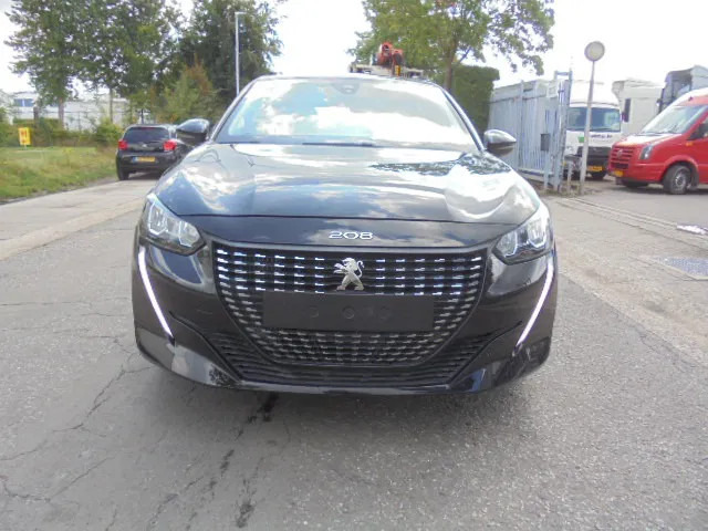 Peugeot 208 208 NEW TAX FREE - Хэтчбек: фото 2 Peugeot 208 208 NEW TAX FREE - Хэтчбек: фото 2