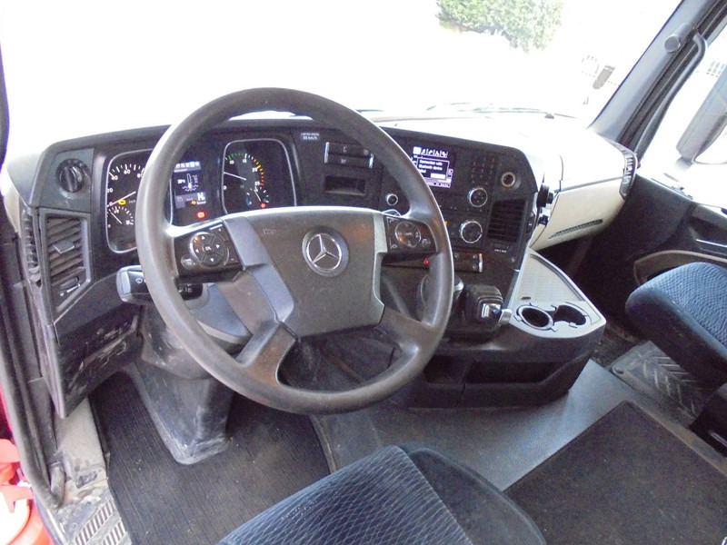 Тягач Mercedes-Benz Actros 1943: фото 9 Тягач Mercedes-Benz Actros 1943: фото 9