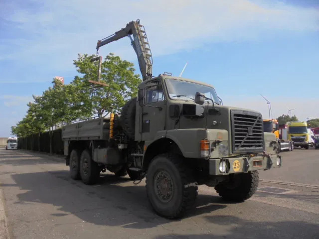 Volvo N 10 6X6 L + FASSI - Грузовик бортовой/ Платформа, Автоманипулятор: фото 3 Volvo N 10 6X6 L + FASSI - Грузовик бортовой/ Платформа, Автоманипулятор: фото 3