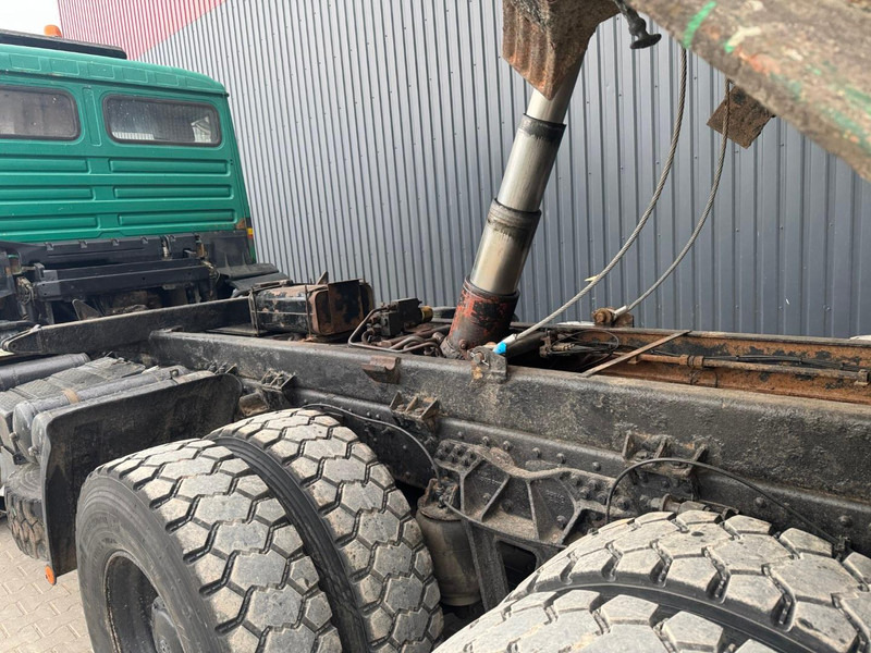 Самосвал MAN 26.372: фото 16