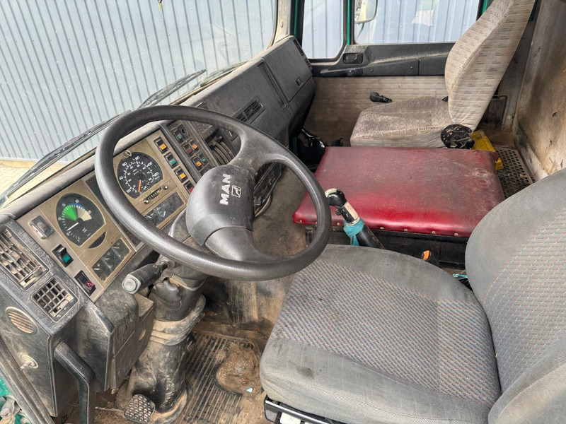 Самосвал MAN 26.372: фото 7