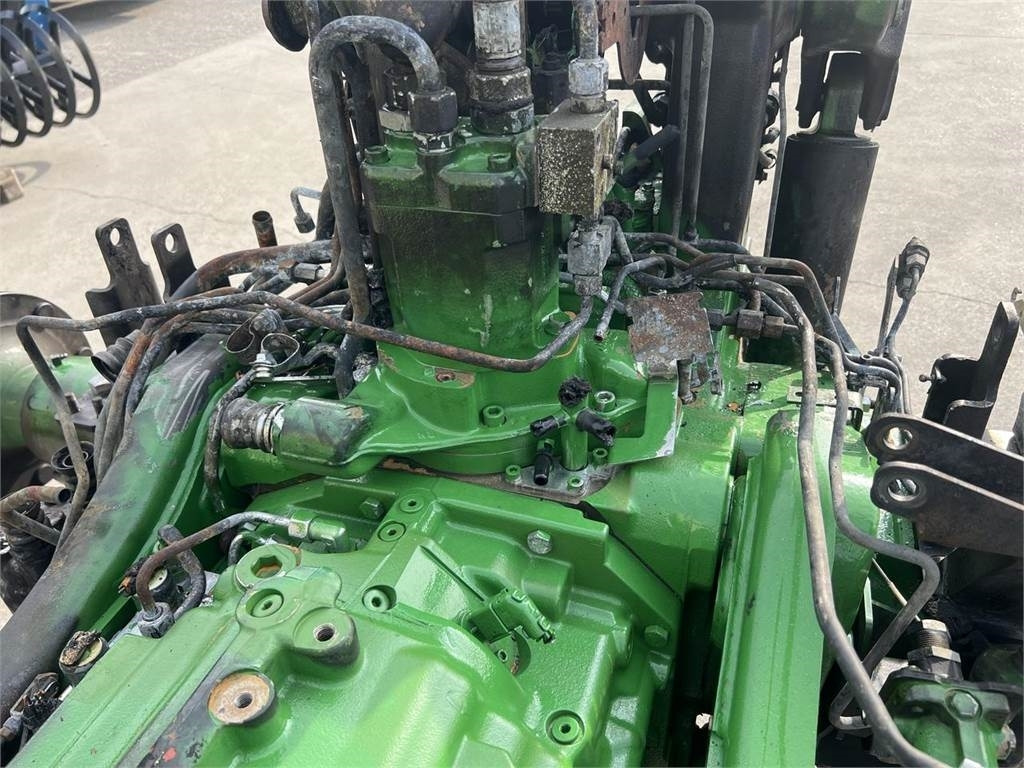 Трактор John Deere 6130r: фото 11