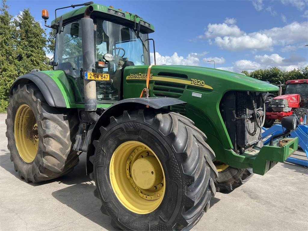 John Deere 7820 - Трактор: фото 2 John Deere 7820 - Трактор: фото 2