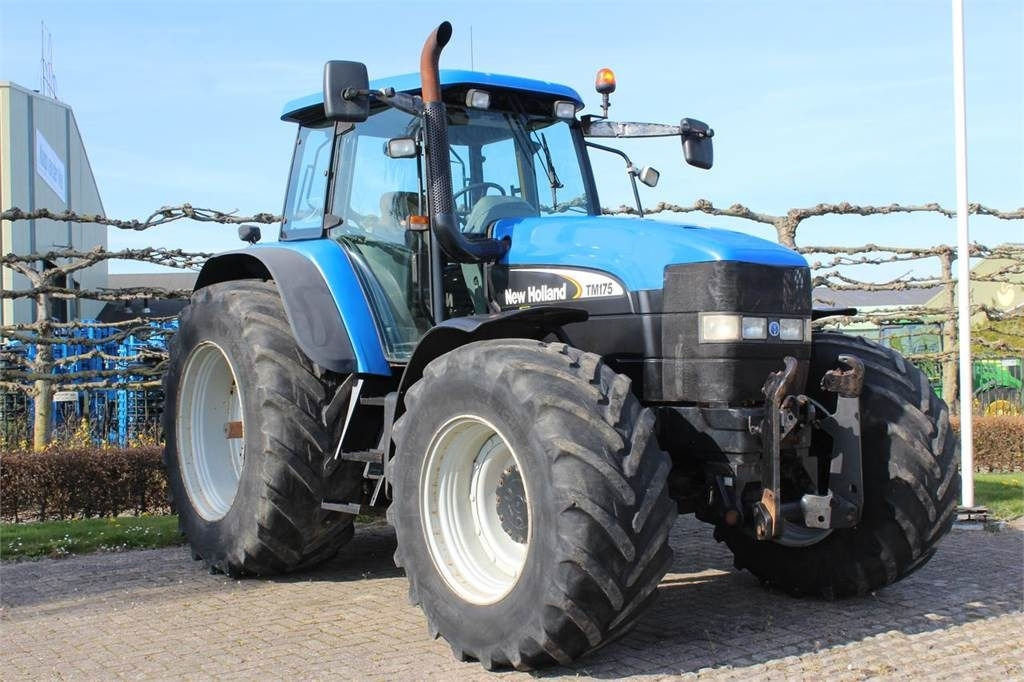 New Holland TM175 - Трактор: фото 2 New Holland TM175 - Трактор: фото 2
