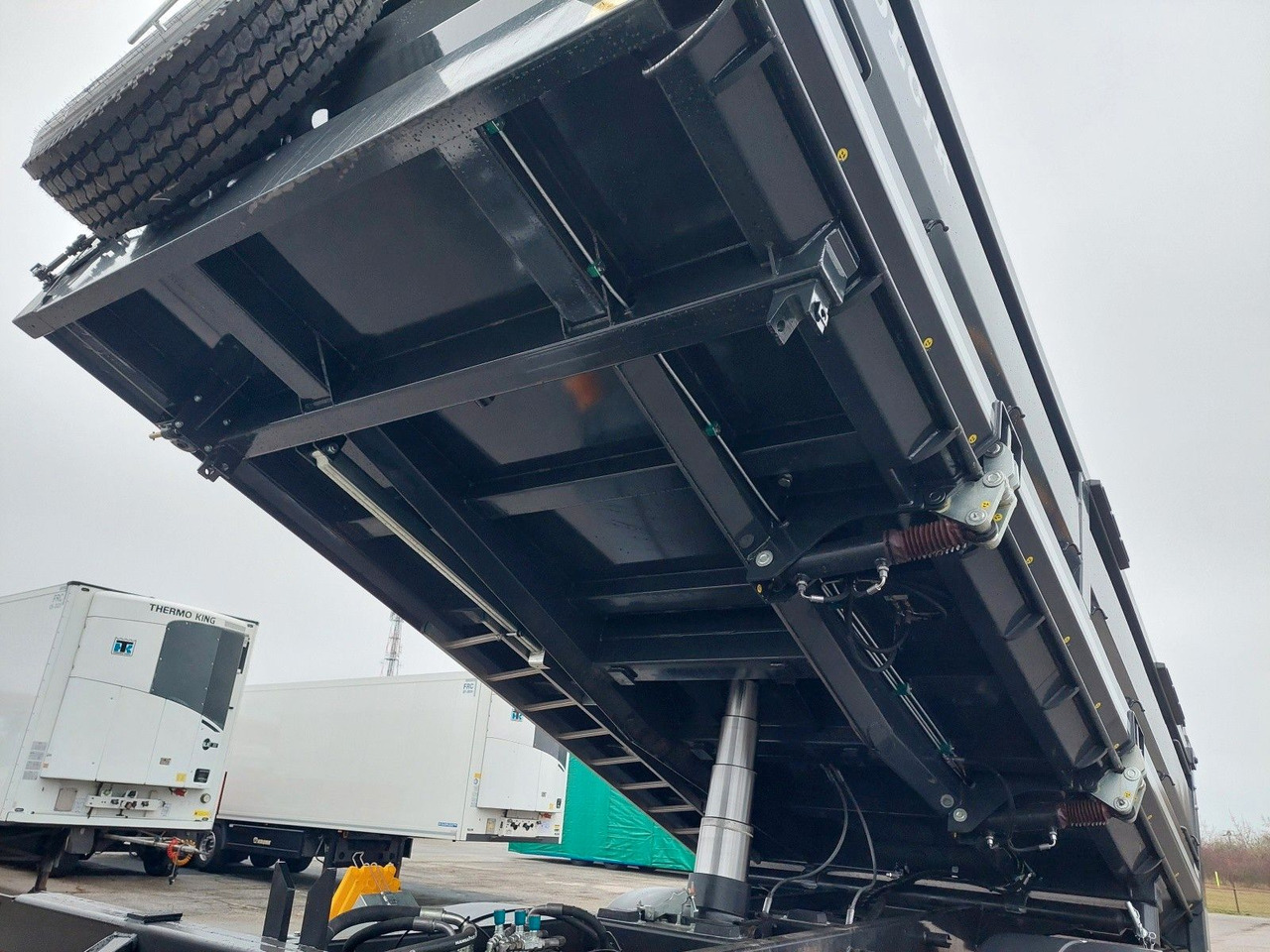 MAN TGS 35.520 6X6 BB CH - Самосвал: фото 5 MAN TGS 35.520 6X6 BB CH - Самосвал: фото 5