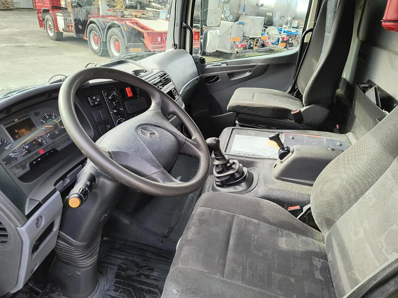 Фото интерьера 1: Грузовик с закрытым кузовом Mercedes-Benz Atego 1018 MOVING LIFT - GOOD WORKING CONDITION