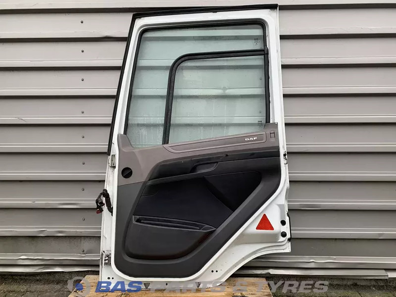 DAF CF (Meerdere types) Portier Rechts DAF 1355334 - Дверь и запчасти для Грузовиков: фото 2 DAF CF (Meerdere types) Portier Rechts DAF 1355334 - Дверь и запчасти для Грузовиков: фото 2
