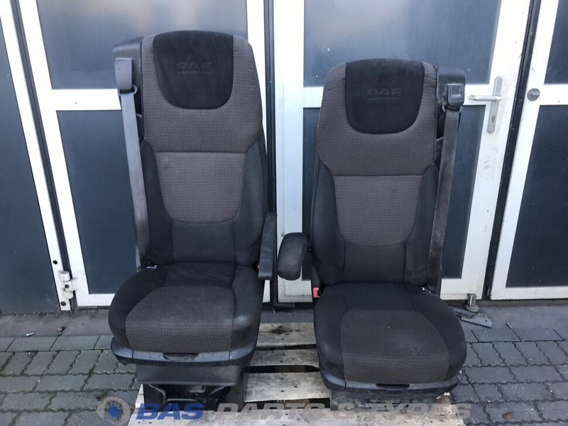 DAF XF106 Stoelen set DAF 1844320 - Сиденье для Грузовиков: фото 1 DAF XF106 Stoelen set DAF 1844320 - Сиденье для Грузовиков: фото 1