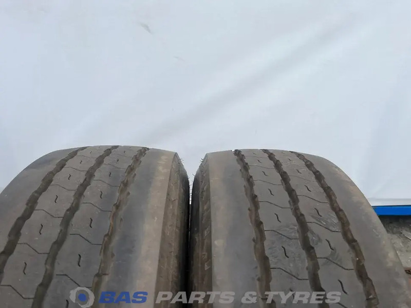 Goodyear Goodyear 245/70R17.5 KMAX T G2 143/146 J M+S 3PMSF gebruikte set - Шина для Грузовиков: фото 2 Goodyear Goodyear 245/70R17.5 KMAX T G2 143/146 J M+S 3PMSF gebruikte set - Шина для Грузовиков: фото 2
