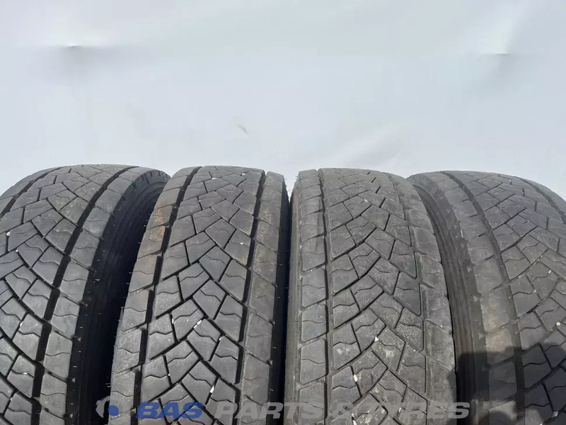 Goodyear Goodyear 285/70R19.5 KMAX D 146/144 M+S 3PMSF gebruikte set - Шина для Грузовиков: фото 2 Goodyear Goodyear 285/70R19.5 KMAX D 146/144 M+S 3PMSF gebruikte set - Шина для Грузовиков: фото 2