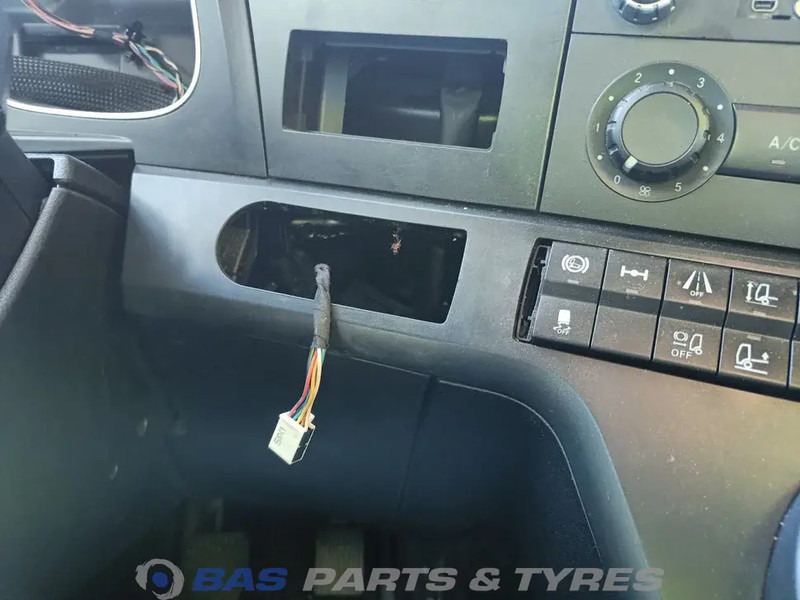 Кабина и интерьер для Грузовиков Mercedes-Benz Actros MP4 Mercedes ClassicSpace L-cab L2H1 A 000 600 01 01: фото 12