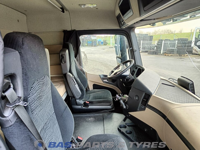 Кабина и интерьер для Грузовиков Mercedes-Benz Actros MP4 Mercedes ClassicSpace L-cab L2H1 A 000 600 01 01: фото 8