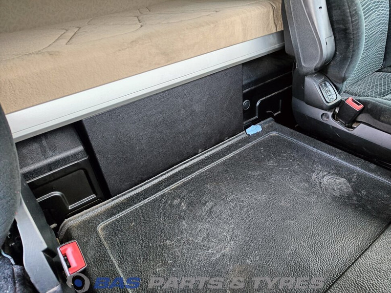 Кабина и интерьер для Грузовиков Mercedes-Benz Actros MP4 Mercedes ClassicSpace L-cab L2H1 A 000 600 01 01: фото 11