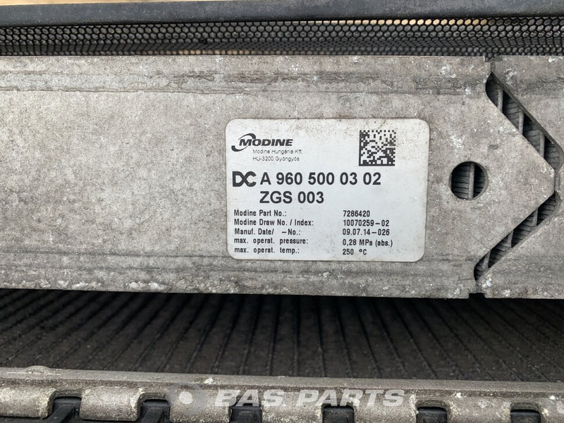 Mercedes-Benz Antos MP4 - Радиатор для Грузовиков: фото 3 Mercedes-Benz Antos MP4 - Радиатор для Грузовиков: фото 3