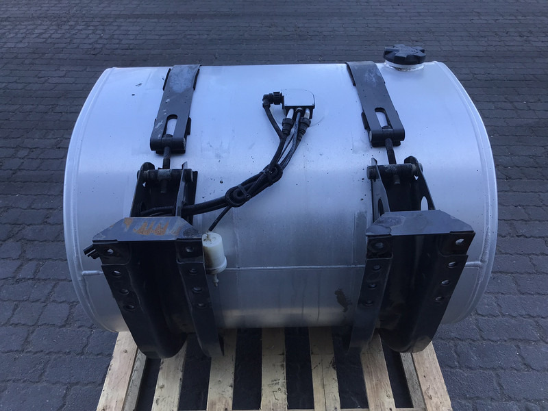 Renault - Топливный бак для Грузовиков: фото 3 Renault - Топливный бак для Грузовиков: фото 3