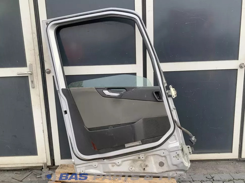 Volvo FH4 Portier Links Volvo 82183078 - Дверь и запчасти для Грузовиков: фото 2 Volvo FH4 Portier Links Volvo 82183078 - Дверь и запчасти для Грузовиков: фото 2