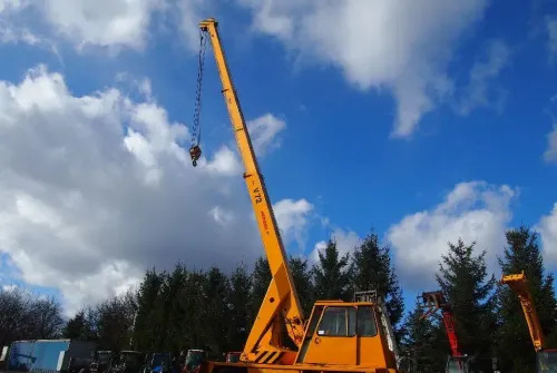 Dźwig Demag V72 1991 Dźwig żuraw Demag V72 12T 13m - Мобильный кран: фото 1 Dźwig Demag V72 1991 Dźwig żuraw Demag V72 12T 13m - Мобильный кран: фото 1