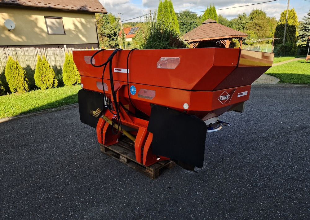 Rozsiewacz nawozów Kuhn AXIS 30,1 2008 Rozsiewacz KUHN RAUCH - Разбрасыватель удобрений: фото 3 Rozsiewacz nawozów Kuhn AXIS 30,1 2008 Rozsiewacz KUHN RAUCH - Разбрасыватель удобрений: фото 3