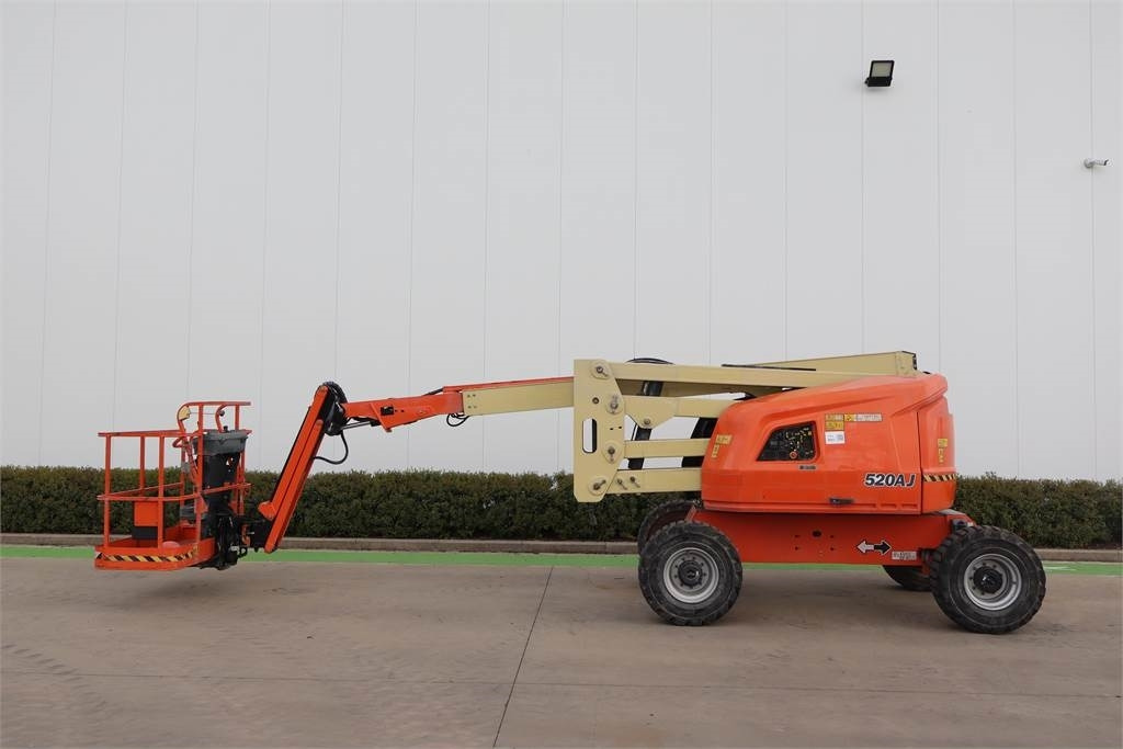 JLG 520AJ - Коленчатый подъемник: фото 1 JLG 520AJ - Коленчатый подъемник: фото 1