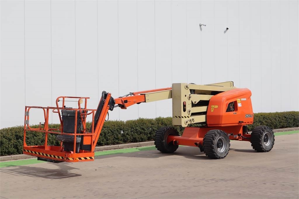 JLG 520AJ - Коленчатый подъемник: фото 2 JLG 520AJ - Коленчатый подъемник: фото 2